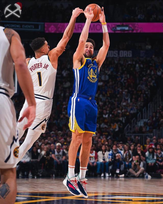 纳达尔技术犯规送分，约基奇主帅怒摔战术板！(纳达尔比德约科维奇大几岁)-九游官方平台