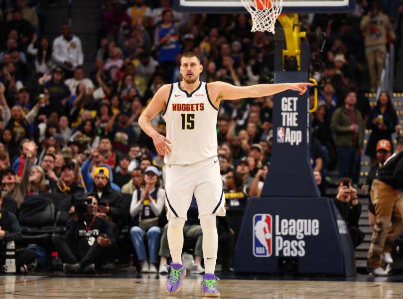 湖人在比赛中受伤退赛，约基奇主帅表示担忧(湖人在比赛中受伤退赛,约基奇主帅表示担忧了吗)-九游官网入口