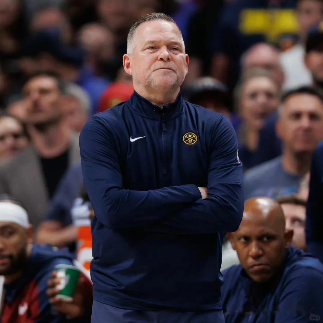 勇士在比赛中受伤退赛，马龙主帅表示担忧！(勇士在比赛中受伤退赛,马龙主帅表示担忧了吗)-九游官网